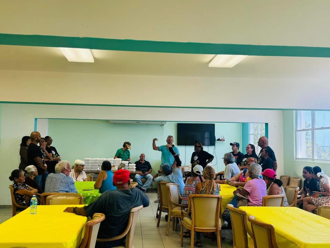 Llevando comida a los envejecientes